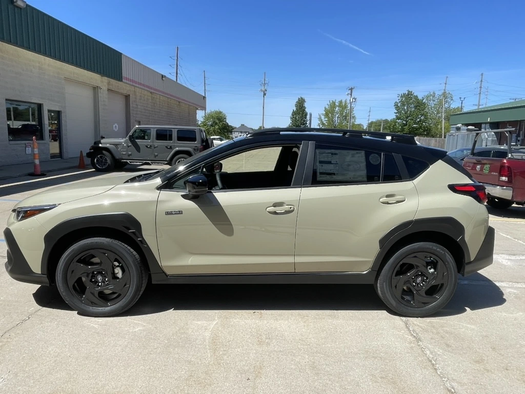 Subaru Crosstrek tuxedo wrap for Uftring Subaru.