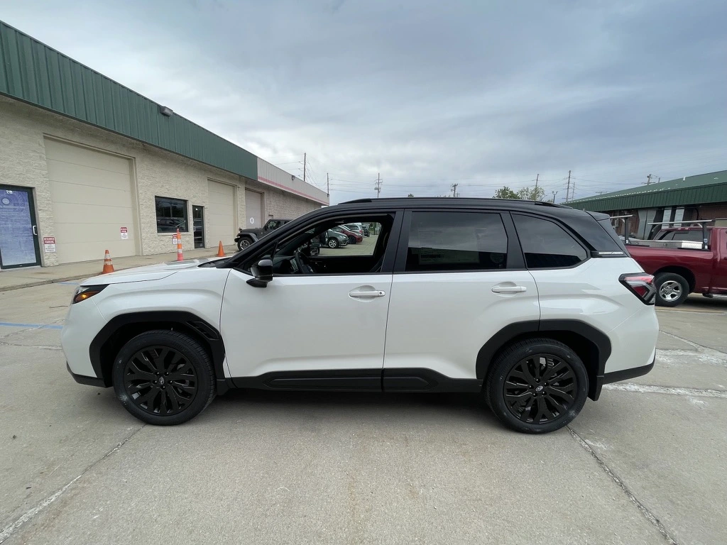 White Subaru Forester tuxedo wrap for Uftring Subaru.