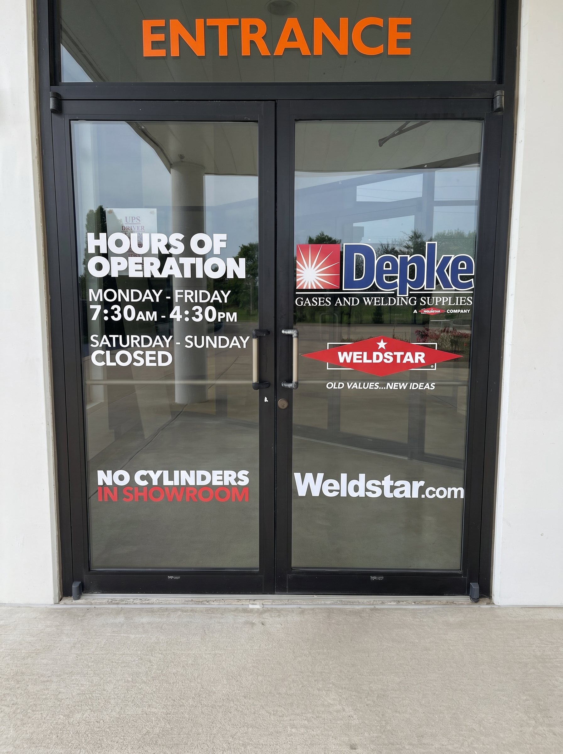 Door Doctor service fleet box truck wrap with brand character