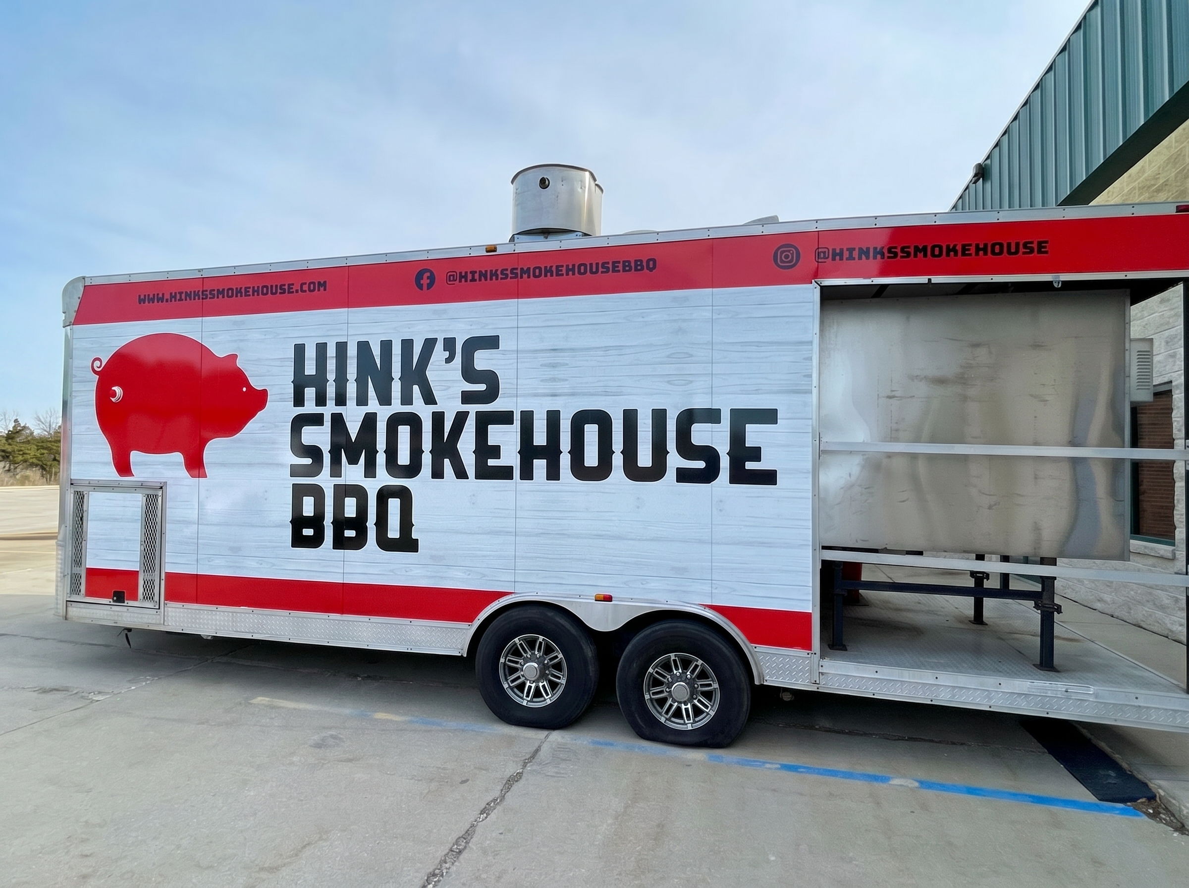 Hink's Smokehouse exterior storefront signage