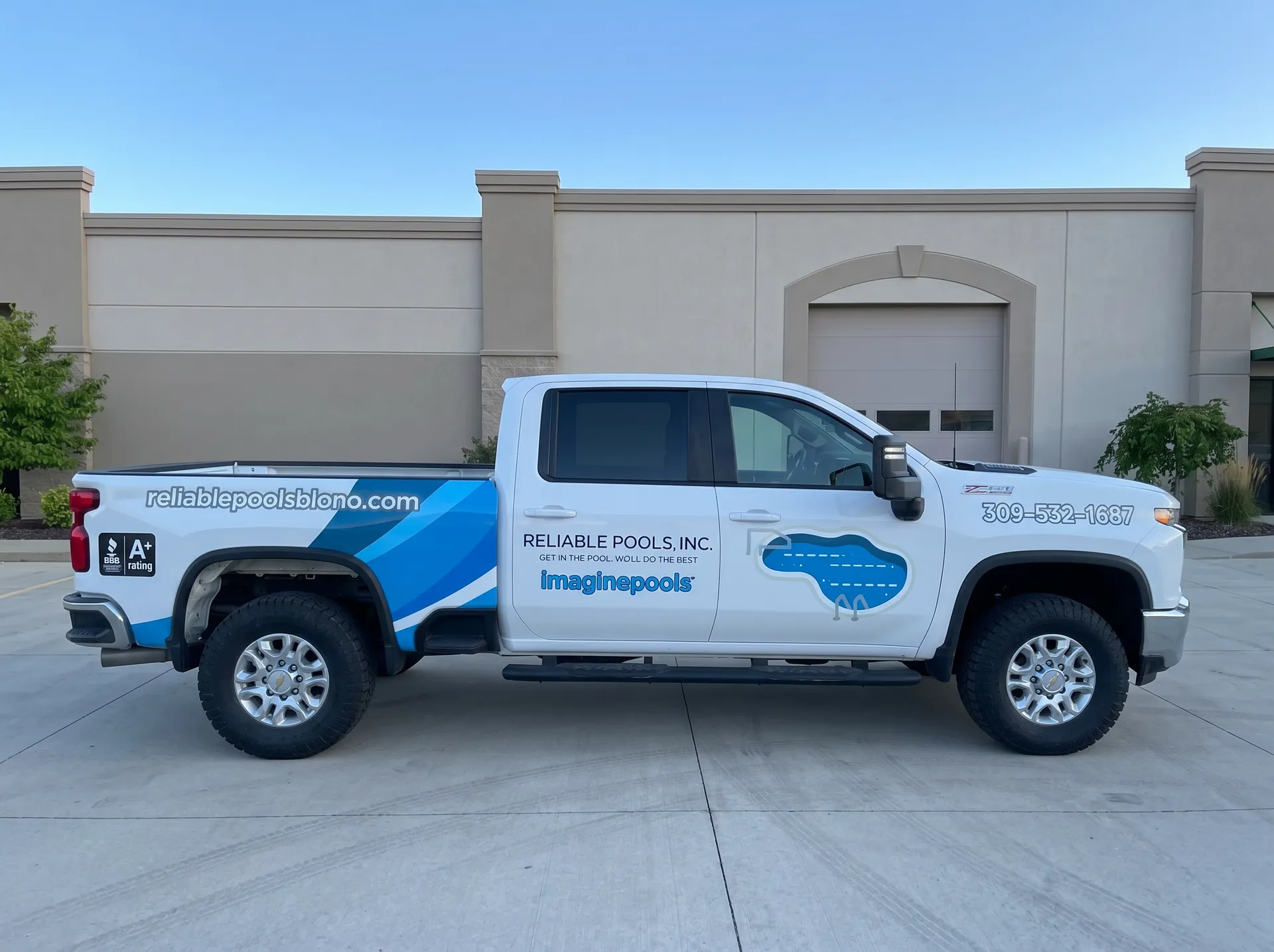 Reliable Pools, Inc. — Pool service pickup branding